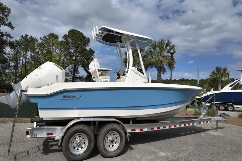 Slide: The Image of Boston Whaler 220 Dauntless 2025 - 1