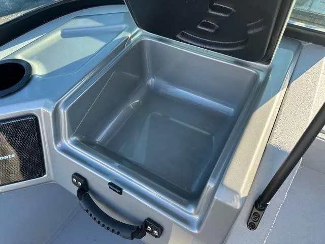 Slide: The Image of G3 Sportsman 2100 2025 - 15