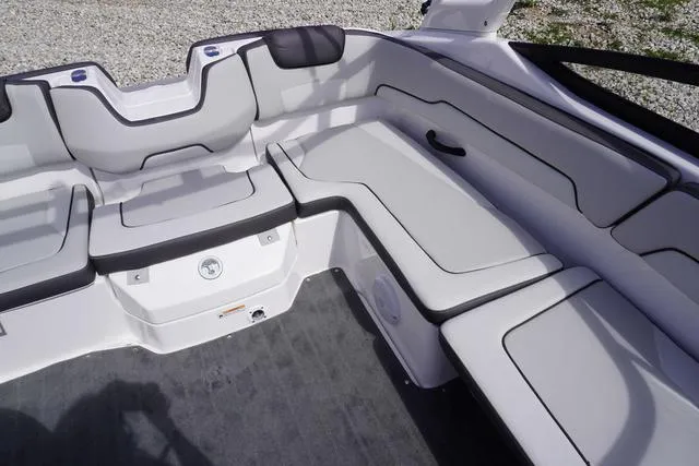 Slide: The Image of Yamaha AR190 2025 - 10