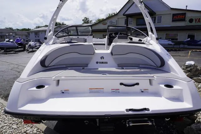 Slide: The Image of Yamaha AR190 2025 - 4