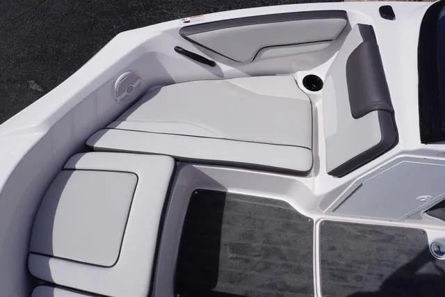 Slide: The Image of Yamaha AR190 2025 - 6