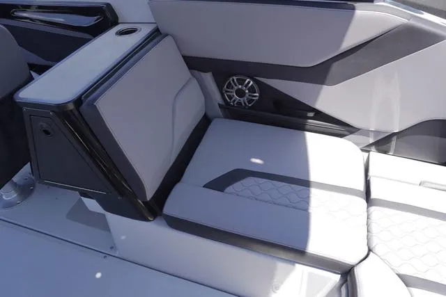 Slide: The Image of Yamaha 255XD 2025 - 14