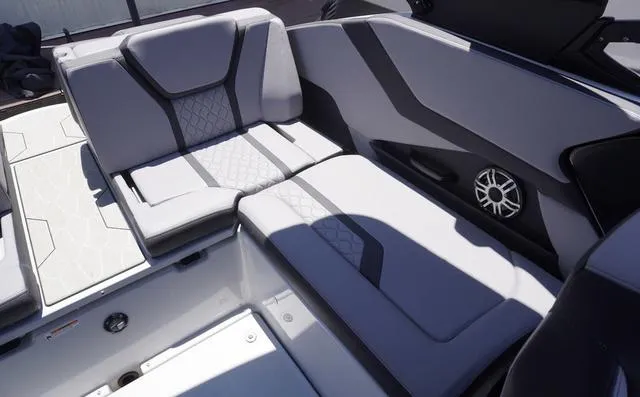 Slide: The Image of Yamaha 255XD 2025 - 16