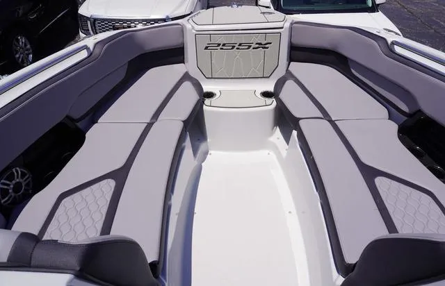 Slide: The Image of Yamaha 255XD 2025 - 3