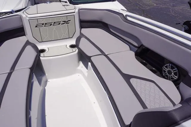 Slide: The Image of Yamaha 255XD 2025 - 4