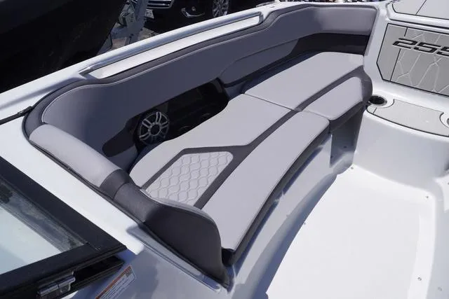 Slide: The Image of Yamaha 255XD 2025 - 5