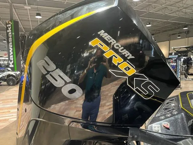 Slide: The Image of Mercury Pro XS 250 engine on 2020 Ranger Z520L RANGER CUP EQUIPPED boat. - 3