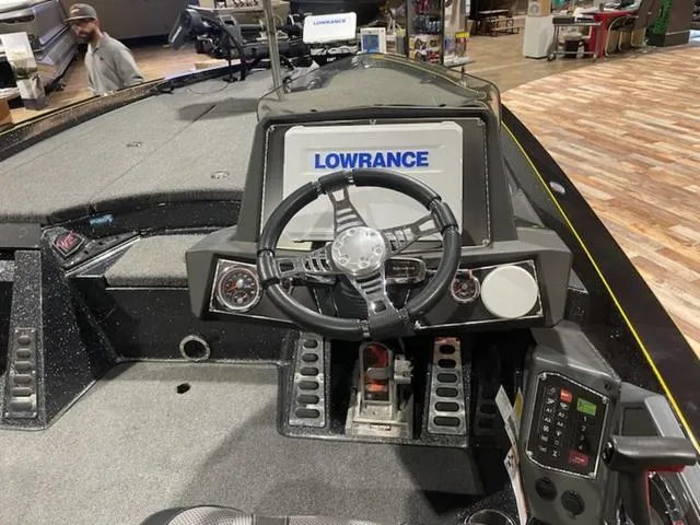 Slide: The Image of 2020 Ranger Z520L boat dashboard with Lowrance electronics and steering wheel. - 7