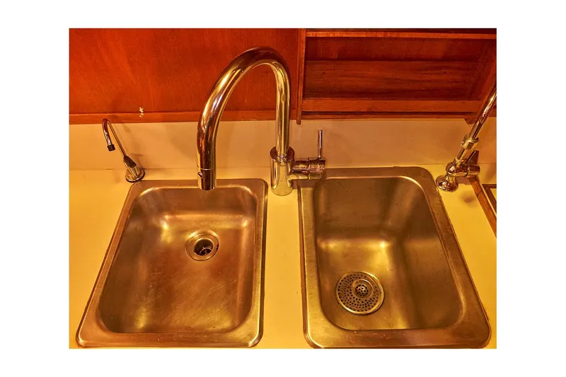 Slide: The Image of Valiant 40 Selah 1983 - 64