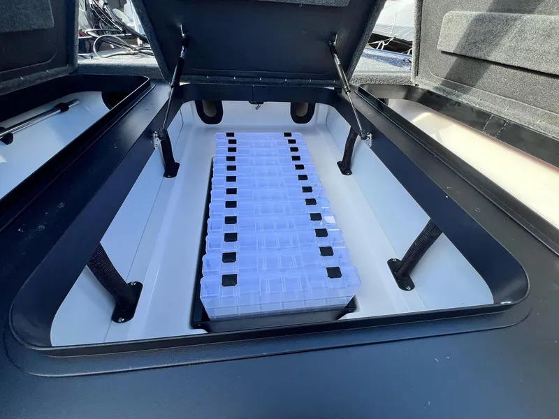 Slide: The Image of Skeeter ZXR20 2025 - 14