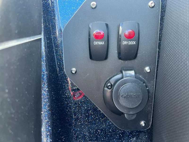 Slide: The Image of Skeeter ZXR20 2025 - 4