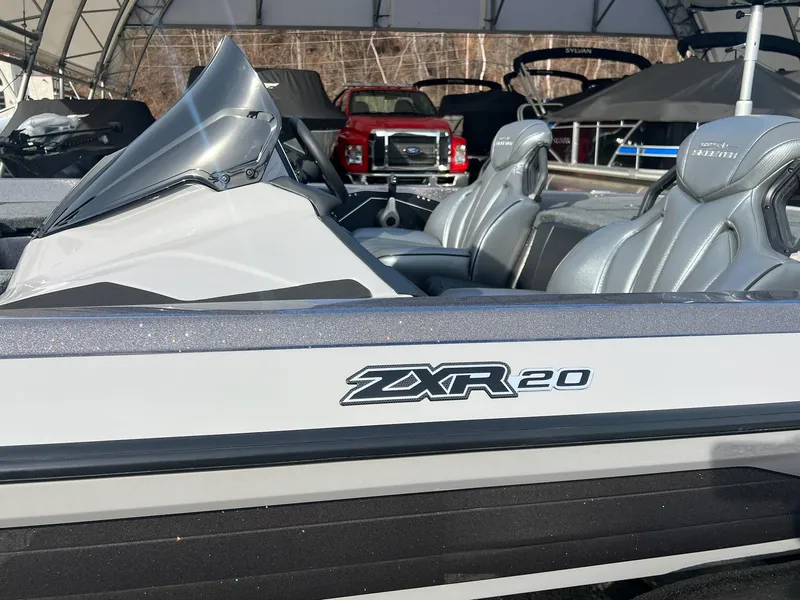 Slide: The Image of Skeeter ZXR20 2025 - 10