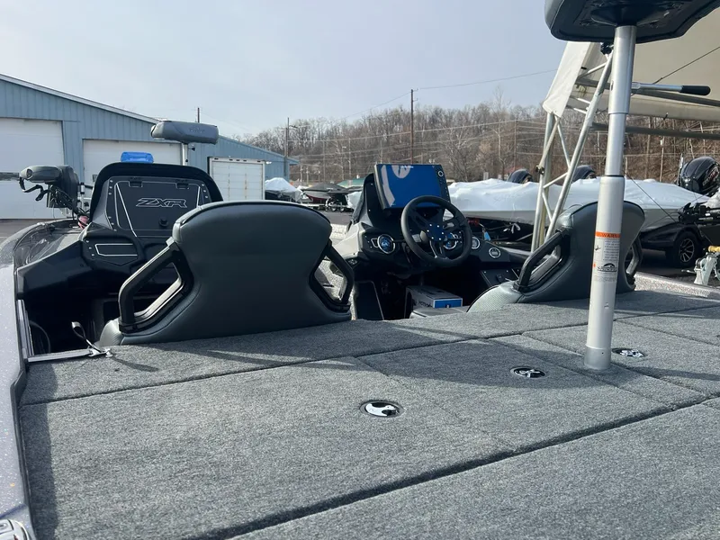 Slide: The Image of Skeeter ZXR20 2025 - 15