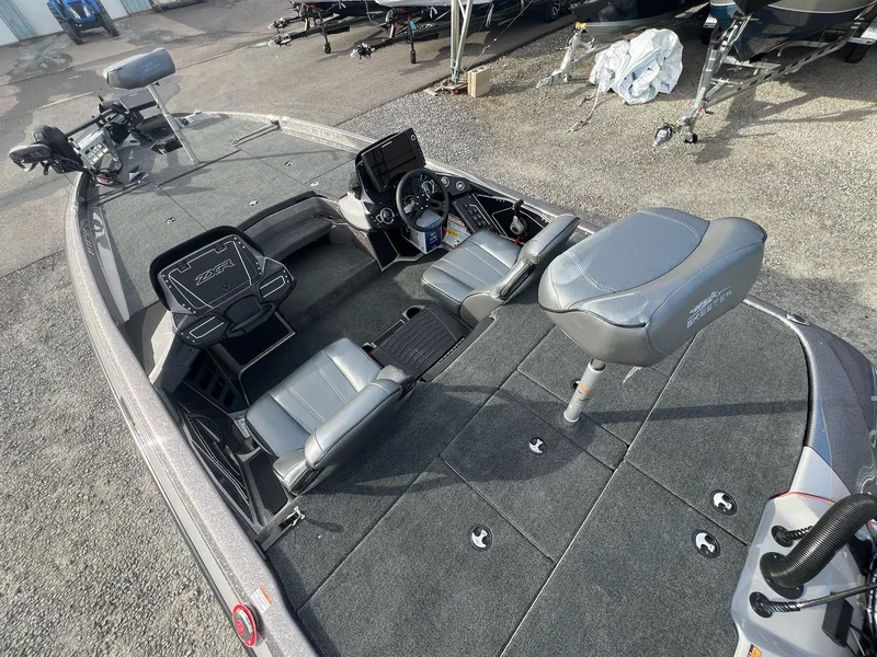 Slide: The Image of Skeeter ZXR20 2025 - 16