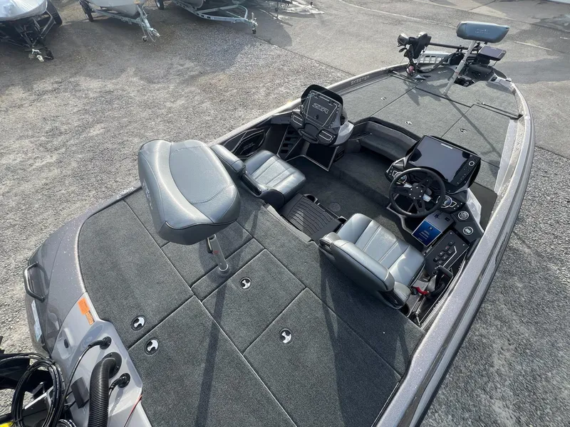 Slide: The Image of Skeeter ZXR20 2025 - 17