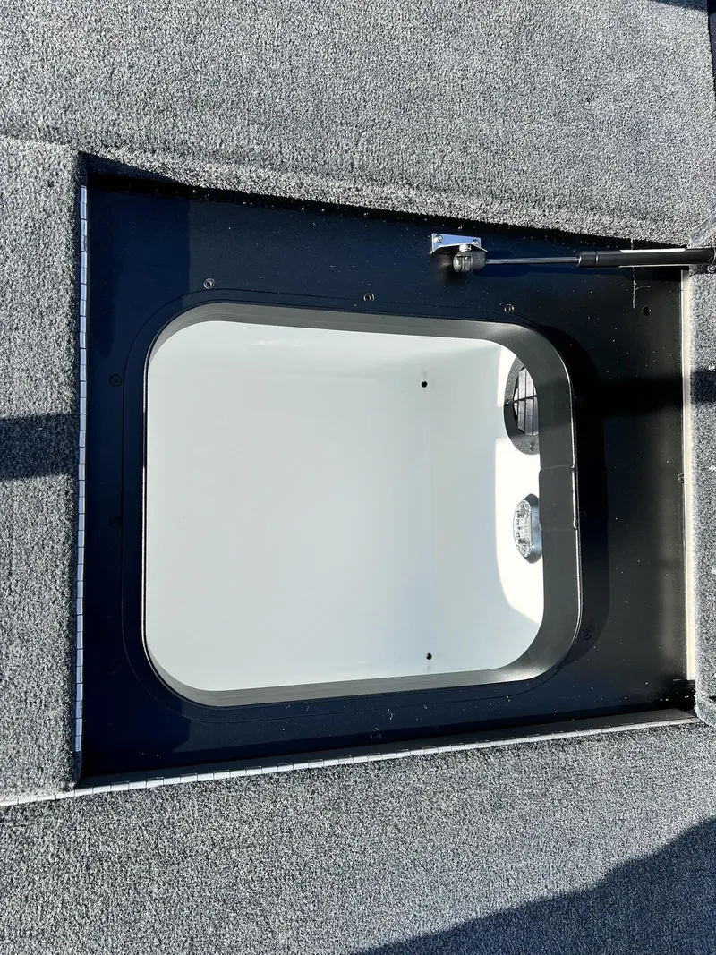 Slide: The Image of Skeeter ZXR20 2025 - 38