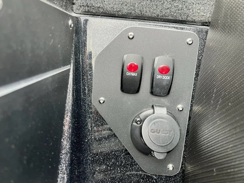 Slide: The Image of Skeeter ZXR20 2025 - 15