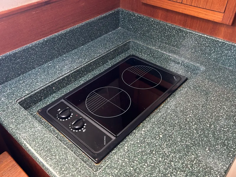 Slide: The Image of Built-in stovetop on Albemarle 410 Express Fisherman, 2002 model, with green speckled countertop. - 21