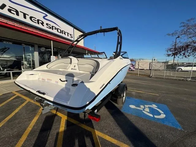 Slide: The Image of Yamaha AR190 2025 - 3