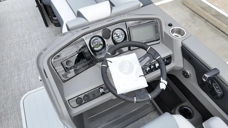 Slide: The Image of Avalon LSZ Quad Lounge - 25' 2025 - 12