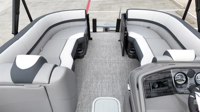 Slide: The Image of Avalon LSZ Quad Lounge - 25' 2025 - 13