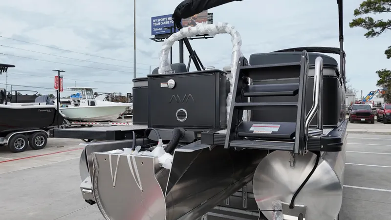 Slide: The Image of Avalon LSZ Quad Lounge - 25' 2025 - 16