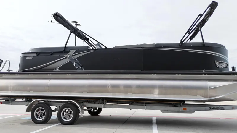 Slide: The Image of Avalon LSZ Quad Lounge - 25' 2025 - 21