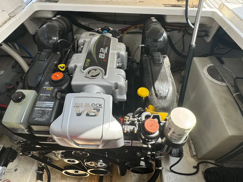 Slide: The Image of Monterey 295 Sport Yacht 2017 - 17