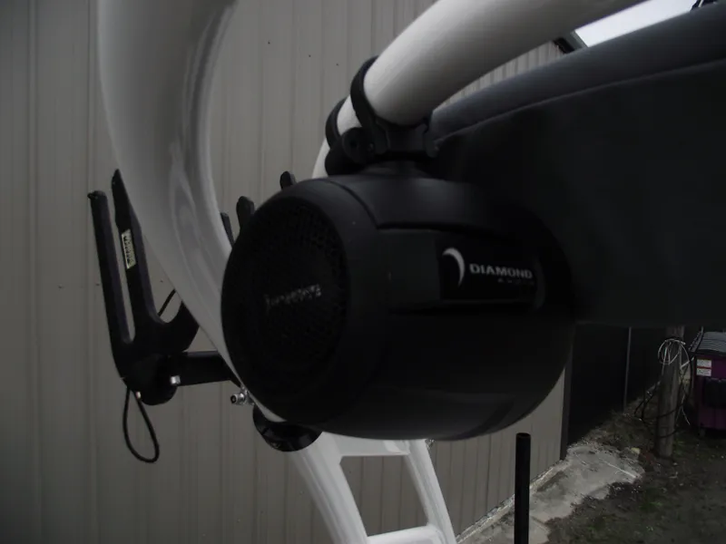 Slide: The Image of 2021 Yamaha AR195 boat speaker and wakeboard rack detail. - 26