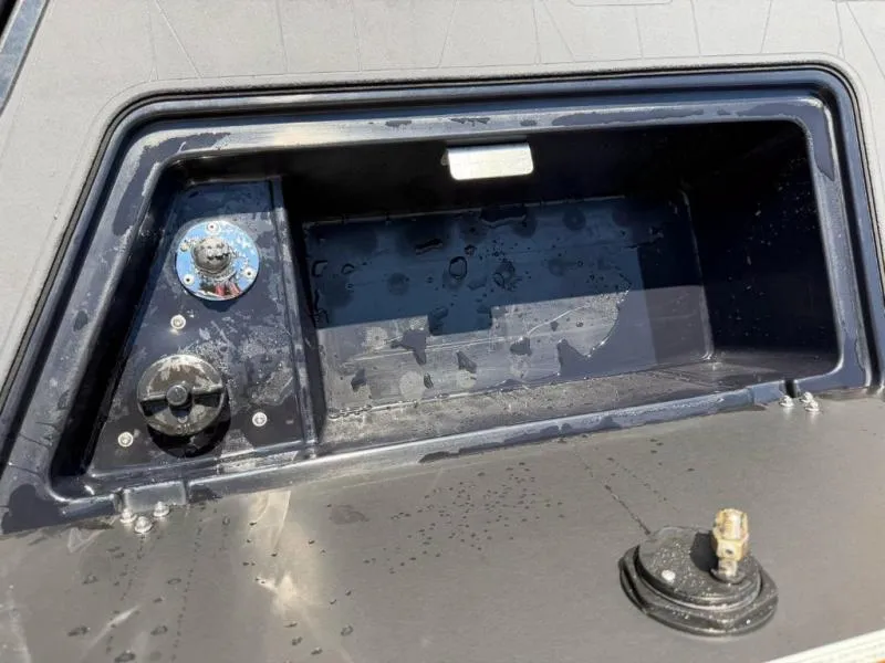 Slide: The Image of Manitou Pontoon 24 MAX SWTCHBK I/O 2024 - 23
