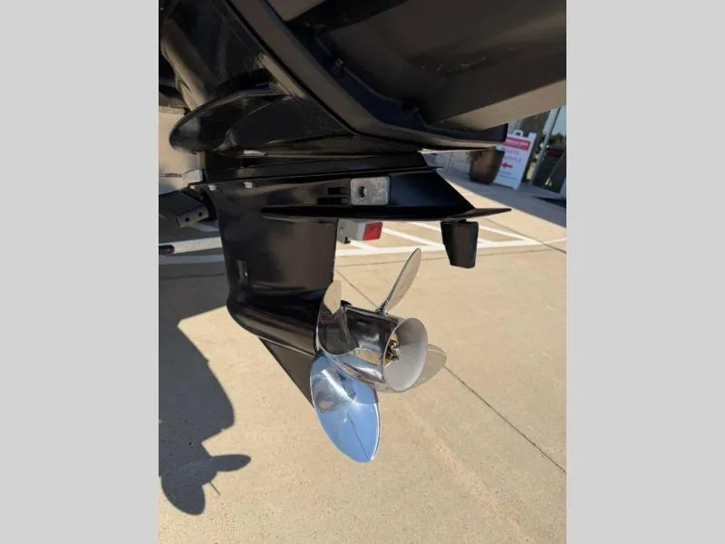 Slide: The Image of Manitou Pontoon 24 MAX SWTCHBK I/O 2024 - 13