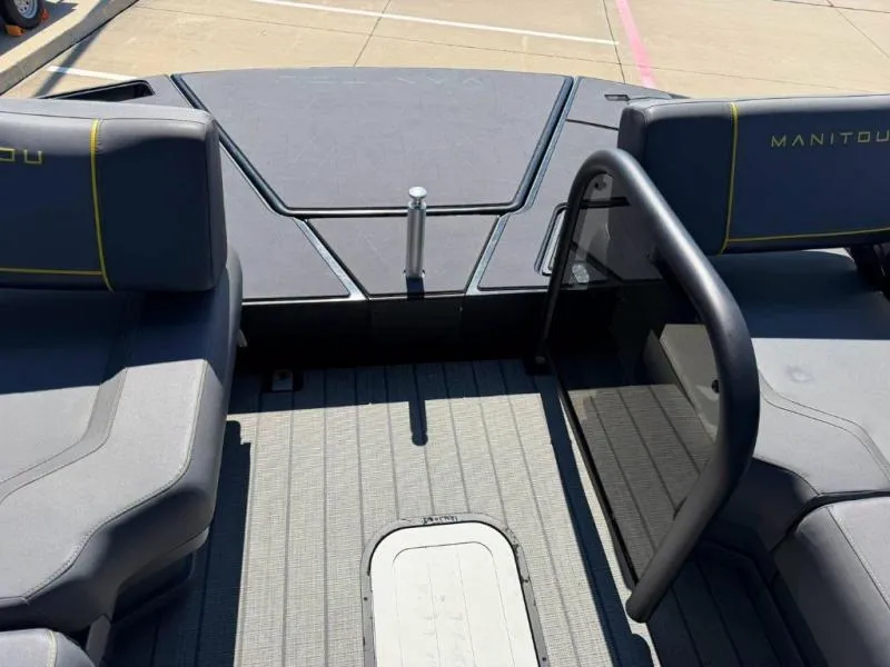 Slide: The Image of Manitou Pontoon 24 MAX SWTCHBK I/O 2024 - 22