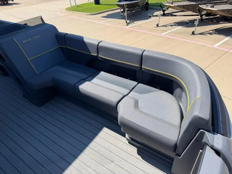 Slide: The Image of Manitou Pontoon 24 MAX SWTCHBK I/O 2024 - 15