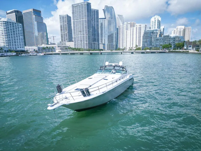 Slide: The Image of 1994 Sea Ray 500 Sundancer yacht on water with city skyline in background. - 11