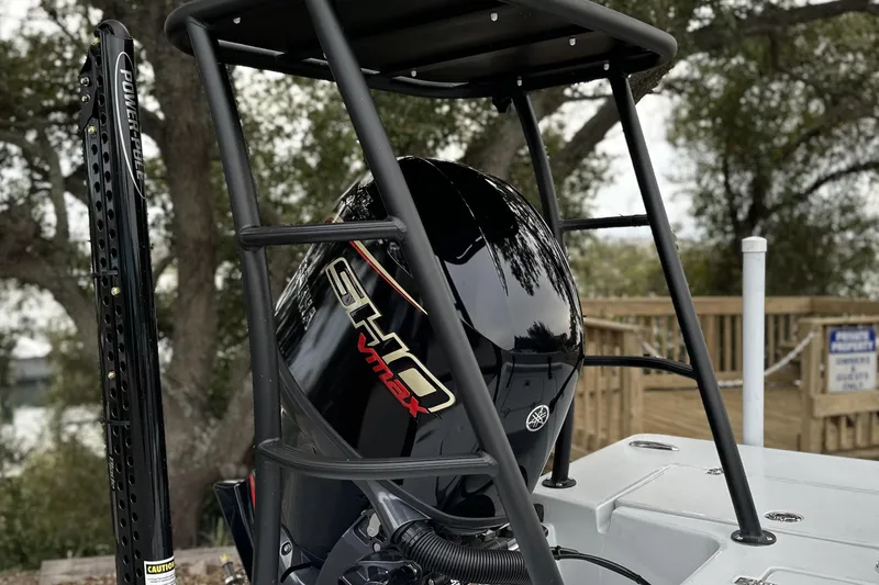 Slide: The Image of 2026 Hewes Redfisher 18 boat with Yamaha SHO VMAX engine and Power-Pole anchor. - 14