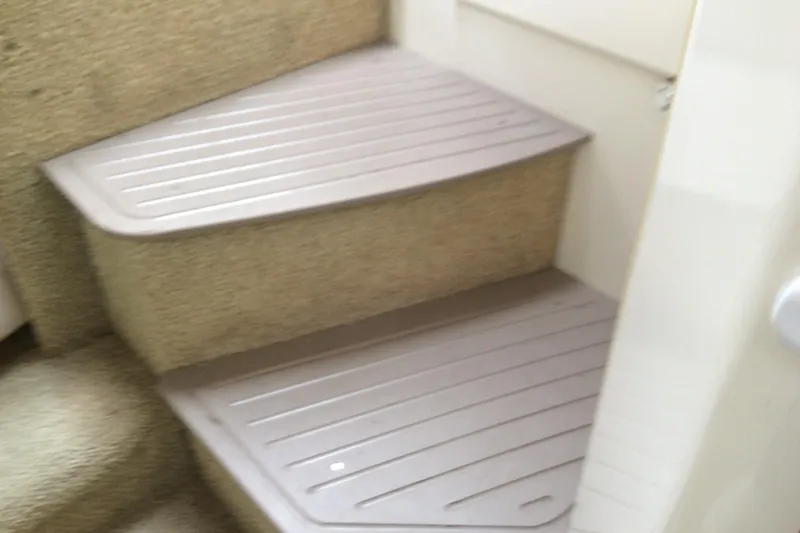 Slide: The Image of Staircase inside 2000 Maxum 2800 SCR boat with carpeted steps and non-slip treads. - 23