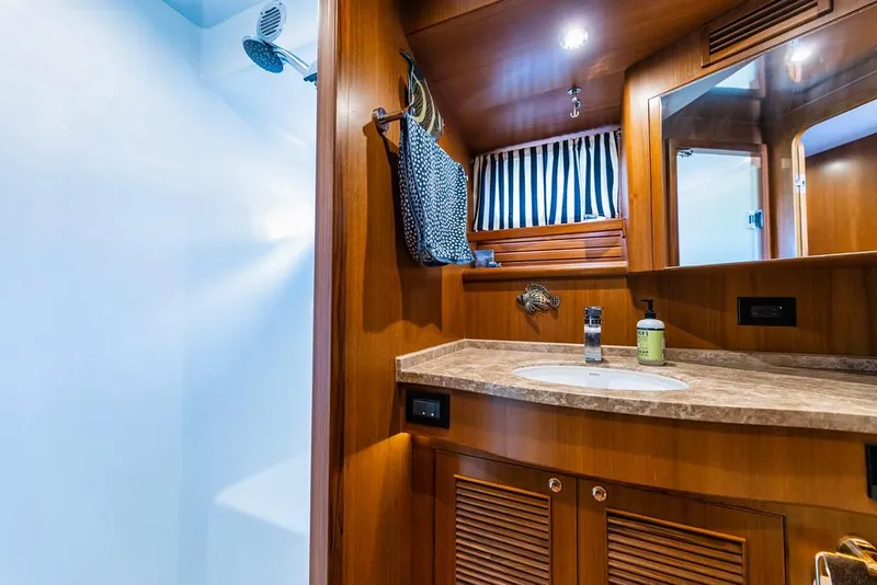 Slide: The Image of Guest/day head and shower - 21