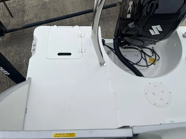 Slide: The Image of Hurricane FunDeck 2260 REF 2025 - 10