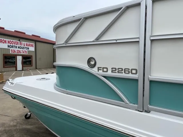 Slide: The Image of Hurricane FunDeck 2260 REF 2025 - 14