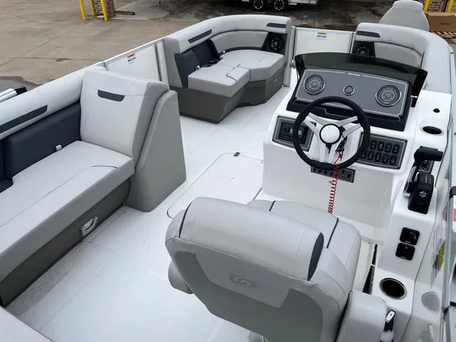 Slide: The Image of Hurricane FunDeck 2260 REF 2025 - 16