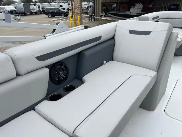 Slide: The Image of Hurricane FunDeck 2260 REF 2025 - 9