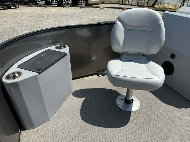 Slide: The Image of Bentley Pontoons Legacy 200 Fish 2023 - 18