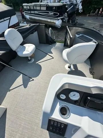 Slide: The Image of Bentley Pontoons Legacy 200 Fish 2023 - 4
