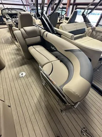 Slide: The Image of SunChaser Calais 23 LR DH 2024 - 10