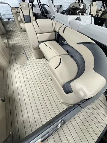 Slide: The Image of SunChaser Calais 23 LR DH 2024 - 11