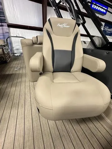 Slide: The Image of SunChaser Calais 23 LR DH 2024 - 12