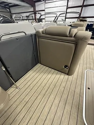 Slide: The Image of SunChaser Calais 23 LR DH 2024 - 7