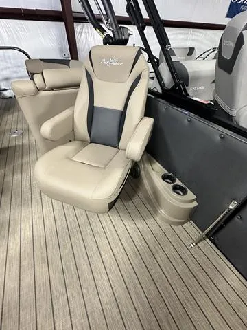 Slide: The Image of SunChaser Calais 23 LR DH 2024 - 8