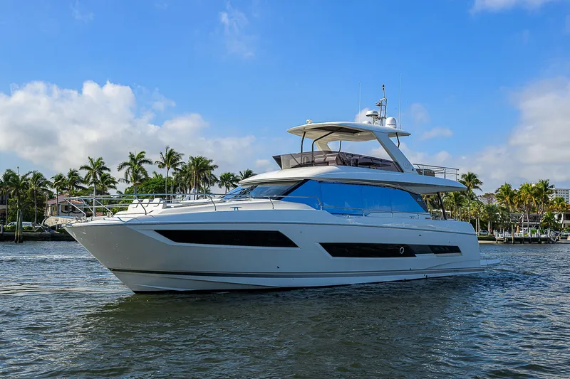 Slide: The Image of Prestige 690 2021 - 111