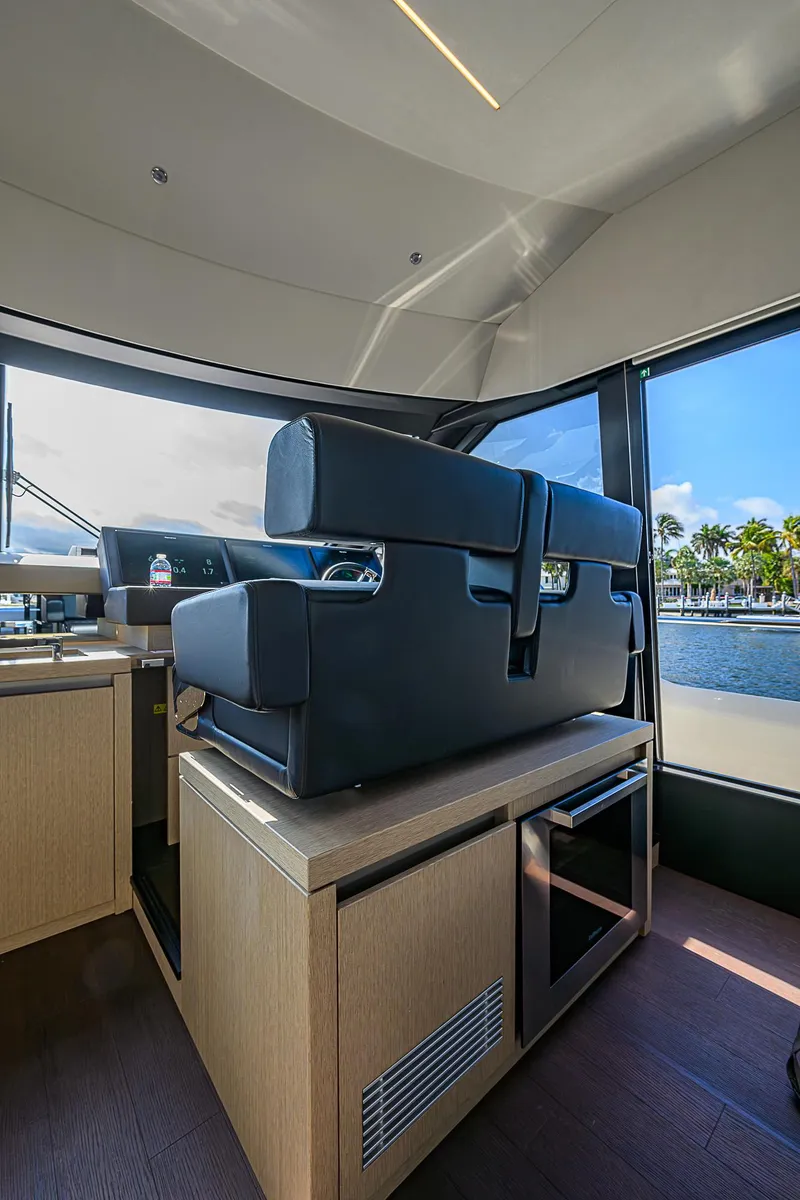 Slide: The Image of Prestige 690 2021 - 53